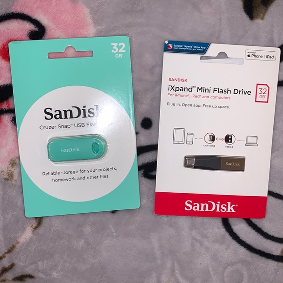 NWT SanDisk Flash Drives; 32 GB each